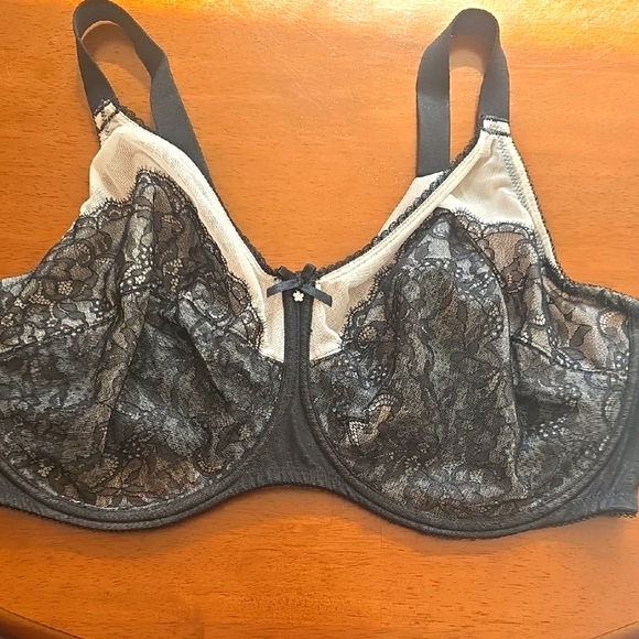 Wacoal Black and Cream Unlined Lace Bra With Wires - Picture 5 of 8